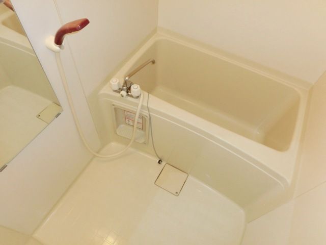 バス・シャワールーム　きれいなバスルーム。