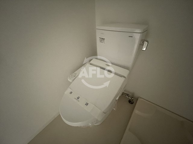 トイレ　ミュプレ北浜EAST　温水洗浄便座