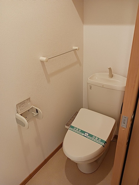 トイレ　温水洗浄便座も設置済み(^^♪