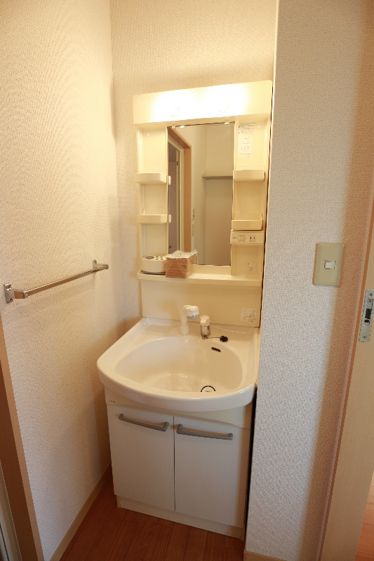 洗面設備　（写真は同物件別部屋）