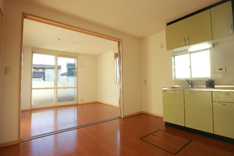 居室・リビング　（写真は同物件別部屋）
