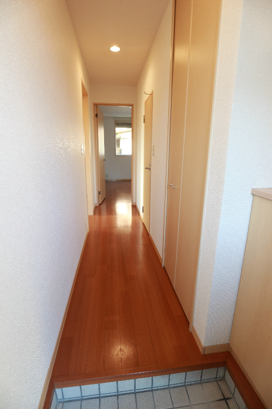 玄関　（写真は同物件別部屋）