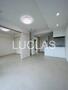 居室・リビング　落ち着いた色味の床材がくつろぎ空間を演出♪