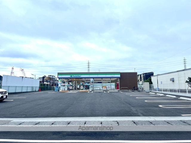 コンビニ　ファミリーマート（コンビニ）まで559m