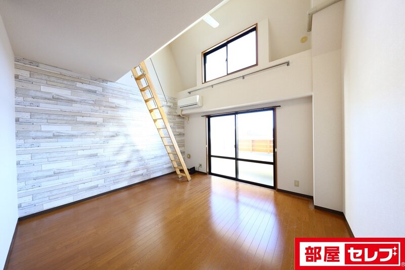 スリーディーガーデン本山の居間写真