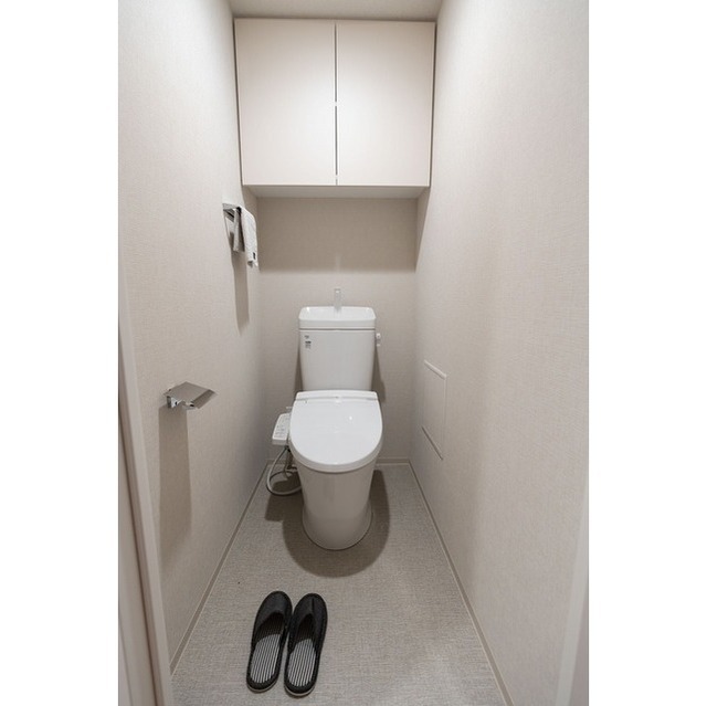 トイレ　【家具・家電の備え付けはありません】