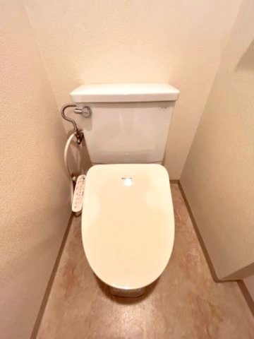 ＪＲ京葉線 海浜幕張駅 徒歩13分 8階建 築31年のトイレ写真