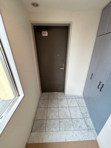 ＪＲ京葉線 海浜幕張駅 徒歩13分 8階建 築31年の玄関写真
