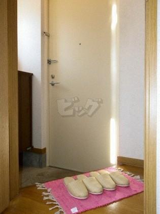 玄関　明るい玄関がお出迎えです☆