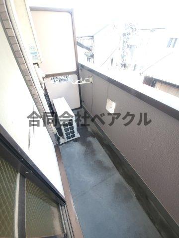 バルコニー　暖かな日差しのふりそそぐバルコニー