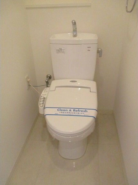 トイレ　※写真は同じマンションの違う部屋のものになります。