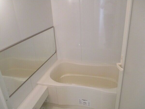バス・シャワールーム　※写真は同じマンションの違う部屋のものになります。