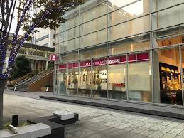 コンビニ　ナチュラルローソンみなとみらい四丁目店（コンビニ）まで56m