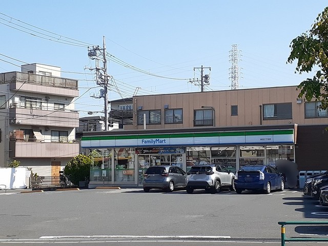 コンビニ　ファミリーマート（コンビニ）まで301m