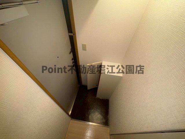 地下鉄御堂筋線 心斎橋駅 徒歩4分 10階建 築24年の玄関写真