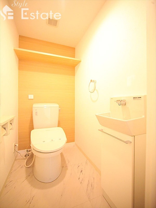 地下鉄鶴舞線 浅間町駅 徒歩6分 14階建 築13年のトイレ写真