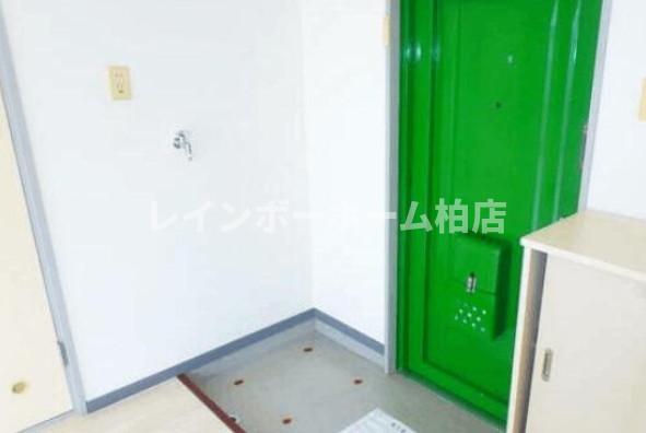 玄関　収納もある玄関です