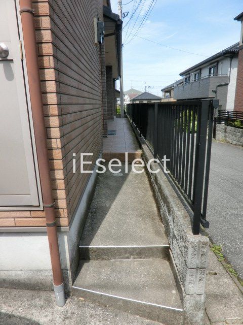 エントランス　玄関へはこちらから入ります