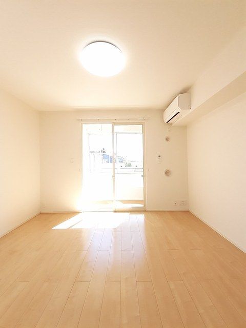 リブレ本郷Iの居間写真