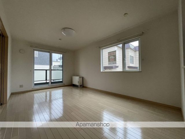 地下鉄南北線 自衛隊前駅 徒歩7分 2階建 築18年の居間写真