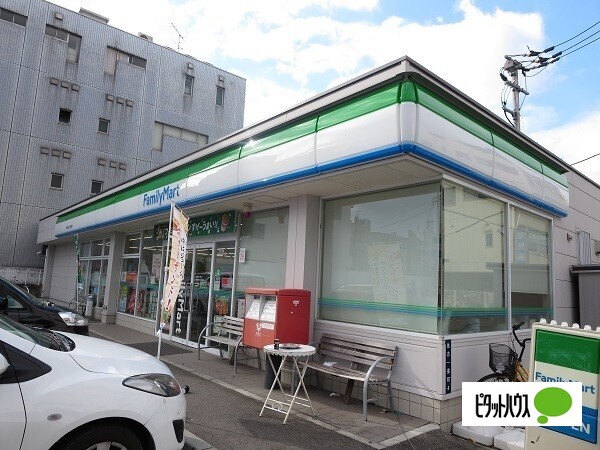 コンビニ　ファミリーマート徳島幸町店（コンビニ）まで311m