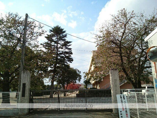 小学校　藤岡市立第一小学校（小学校）まで850m