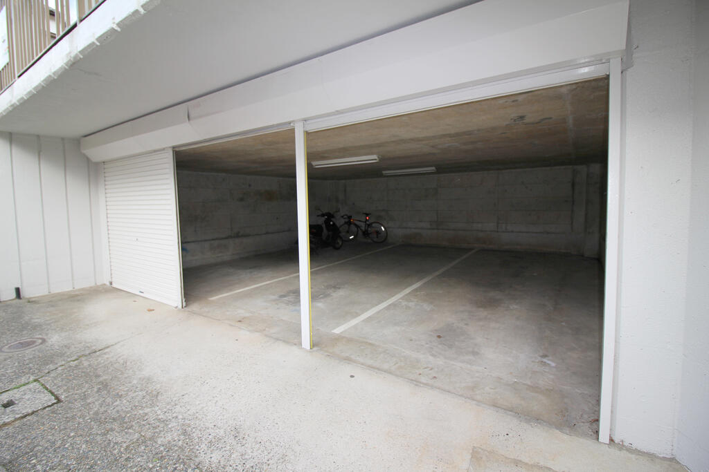 駐車場　シャッター付き駐車場あります