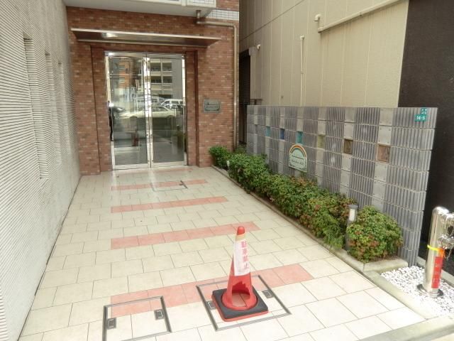 エントランス　オートロック付きエントランス