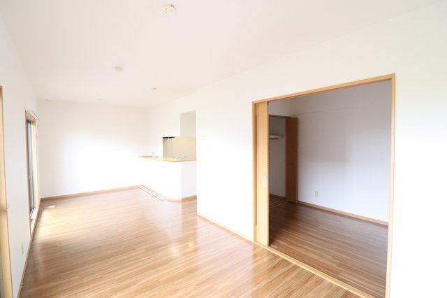 居室・リビング　同物件別部屋です。