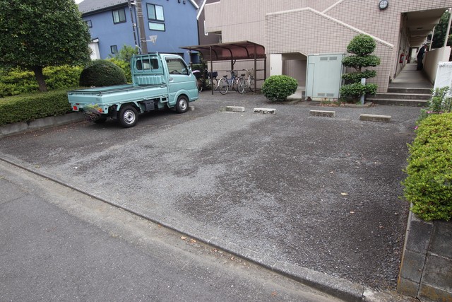 駐車場　★敷地内駐車場★（空き状況・使用料等詳細はご確認下さい）