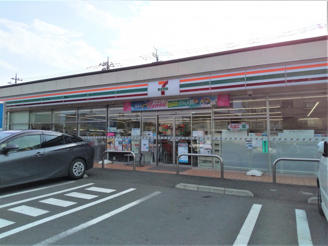 コンビニ　セブンイレブン日野万願寺６丁目店（コンビニ）まで90m