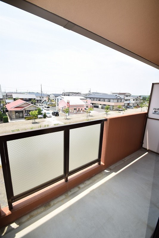 バルコニー　同物件、別のお部屋のお写真です