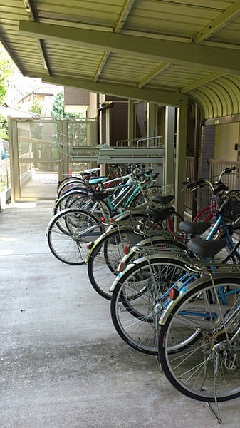 その他部屋・スペース　屋根付の駐輪場も完備です。