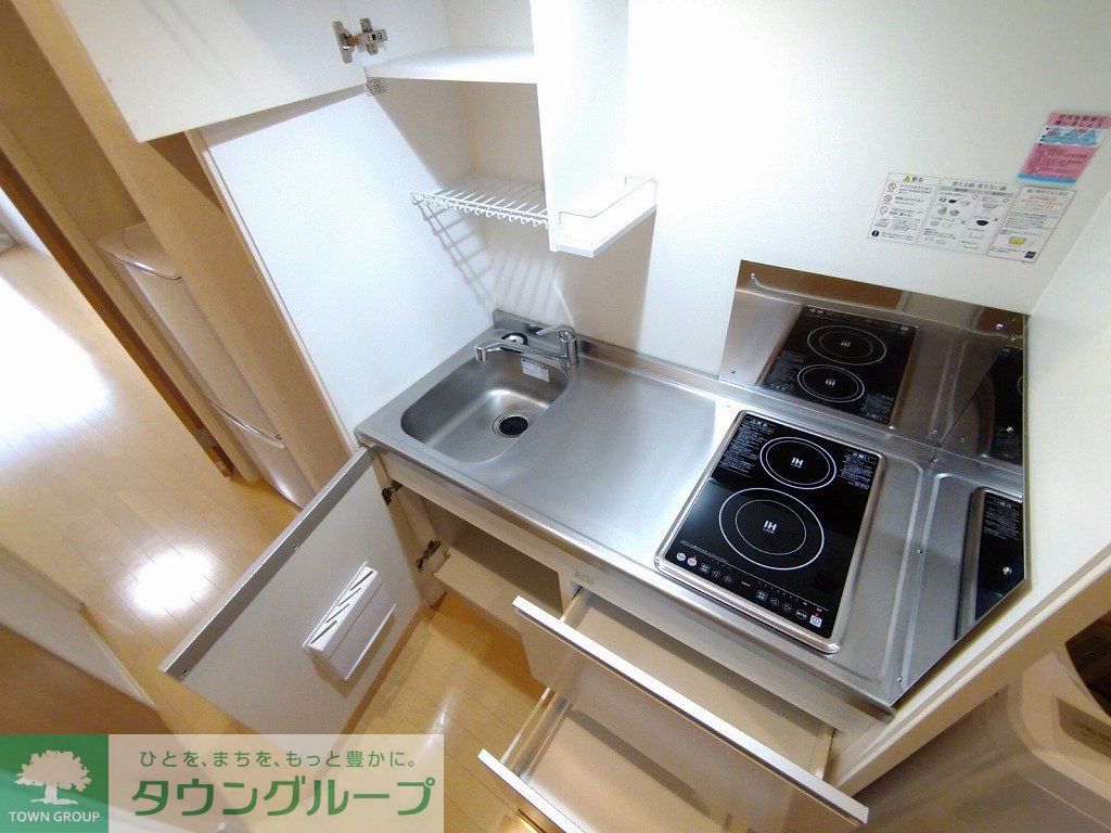キッチン　シンク広く、収納も多数あります♪