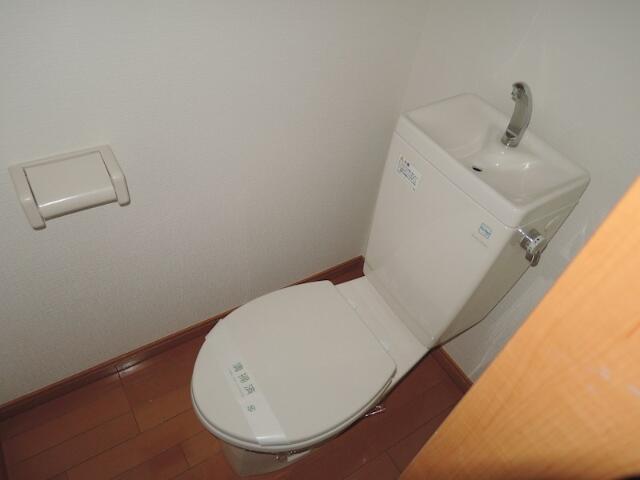 京王相模原線 京王稲田堤駅 徒歩12分 2階建 築21年のトイレ写真