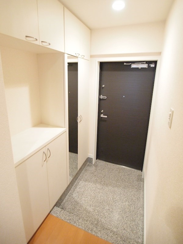 玄関　シューズBO完備。収納力大。
