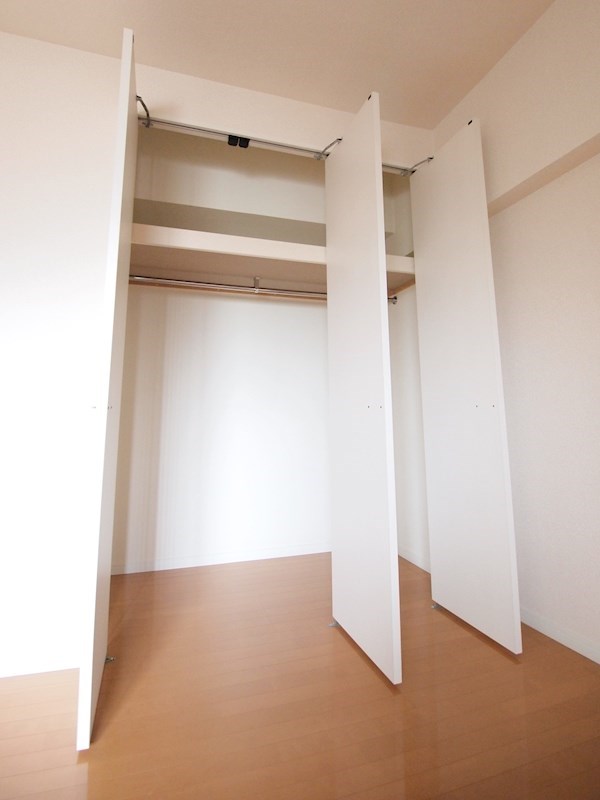 収納　各洋室に収納があり便利です。