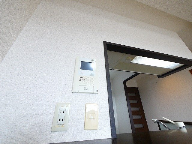 セキュリティ　モニター付きインターホンもあり安心です