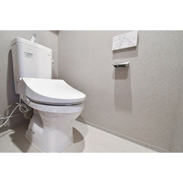 地下鉄東山線 亀島駅 徒歩5分 15階建 築3年のトイレ写真
