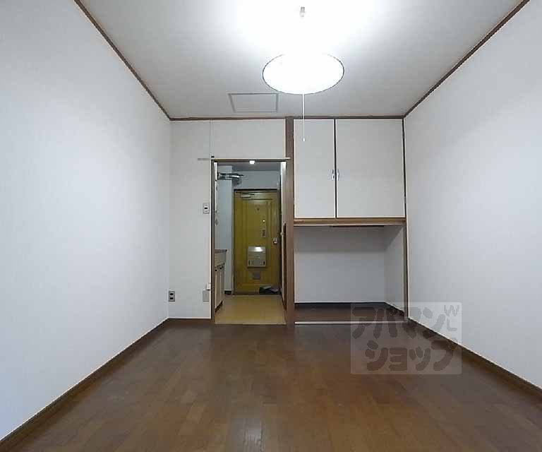 ロイヤルコーポタカノの居間写真