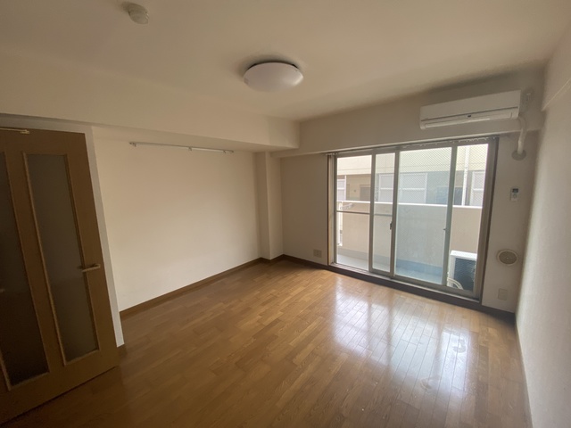 居室・リビング　バランスのとれたお部屋で配置もしやすいです。