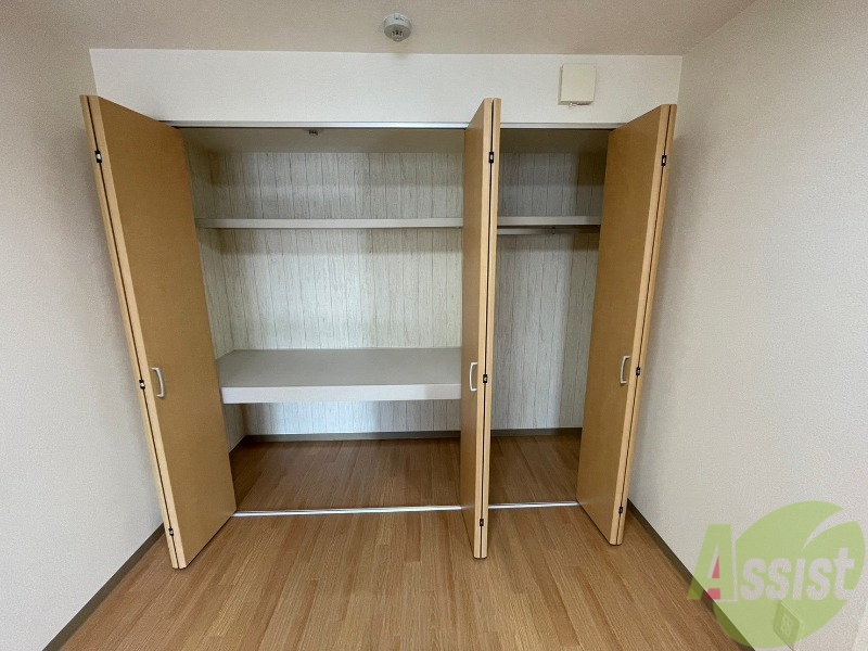収納　寝室の収納です。部屋がすっきり片付きます。