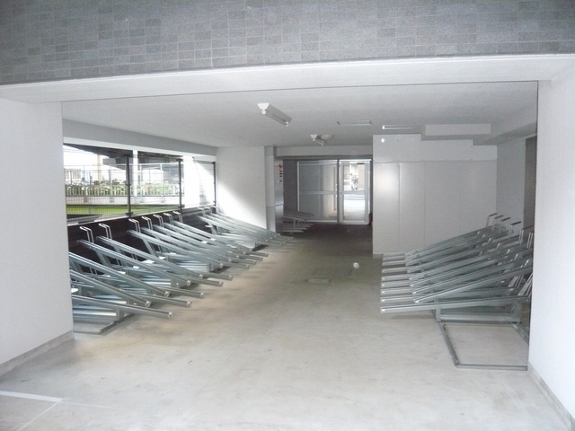 駐車場　屋根がある安心の駐輪場