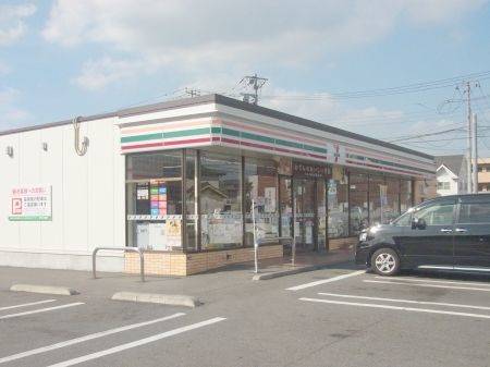 コンビニ　セブンイレブン小山花垣店（コンビニ）まで282m