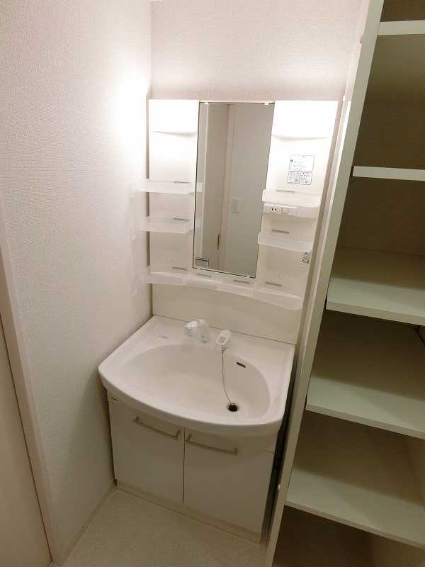 洗面設備　※同物件、別部屋になります。