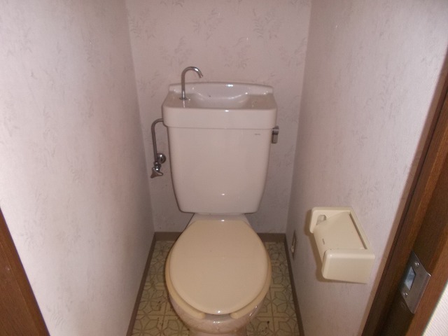 トイレ　現況が相違する場合は現況を優先致します。