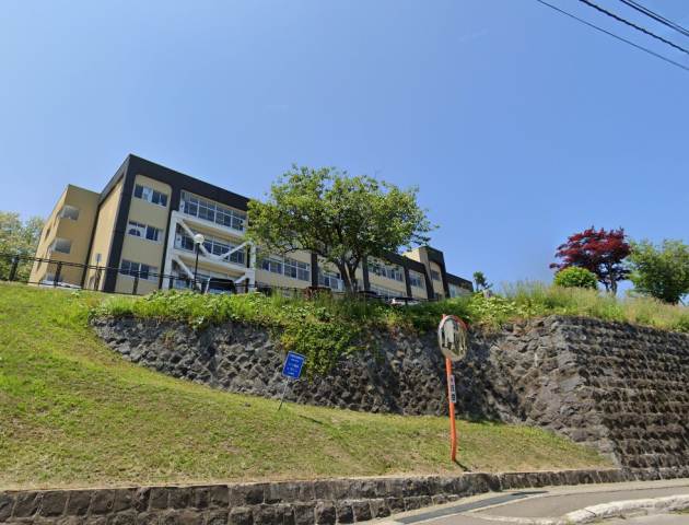 小学校　花園小学校（小学校）まで179m