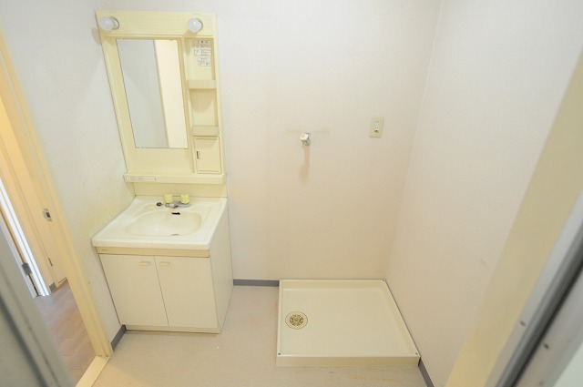 洗面設備　他のお部屋の写真になります。