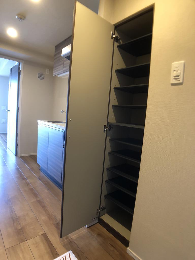 玄関　同建物内の別住戸参考写真