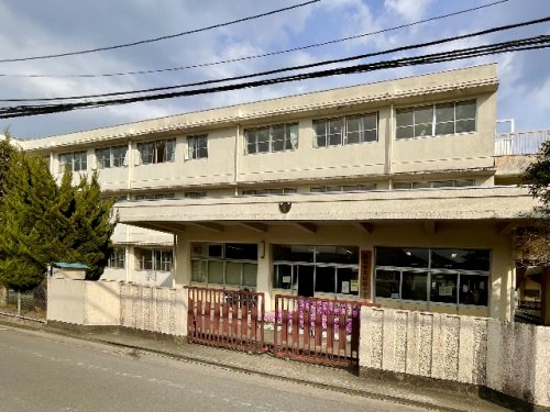 【静岡市葵区上伝馬のマンションの中学校】